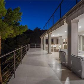 Luxury 6 Bedroom Seafront Villa with pool and Separate Apartment along Secluded Beach near Hvar Town, Sleeps 10-12